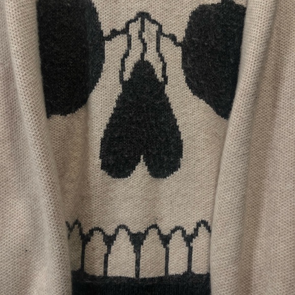 Mutsu by Proscpetive Flow Skull Sweater - Picture 6 of 7